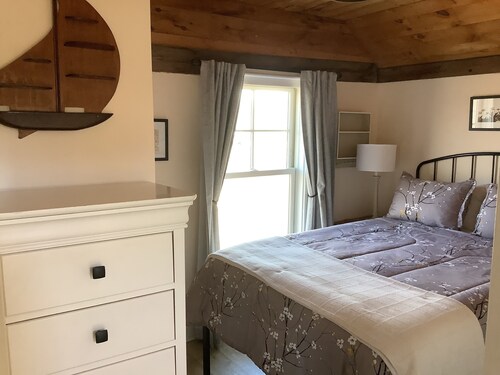 WALK to TOWN ….carriagehouse apartment….2 minute drive to Brewster Beach!