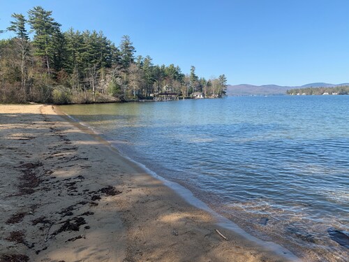 WALK to TOWN ….carriagehouse apartment….2 minute drive to Brewster Beach!