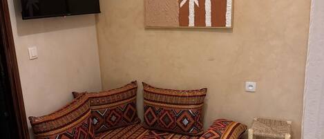 Premium bedding, in-room safe, individually decorated
