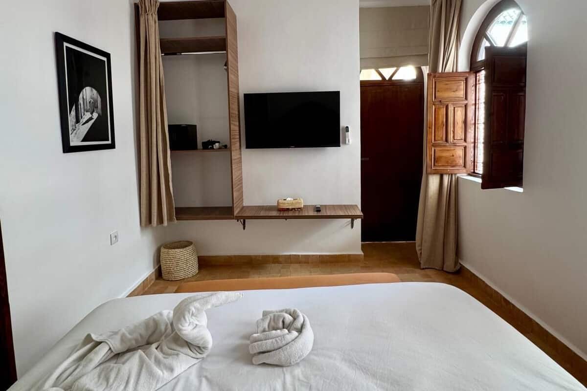 Deluxe Double Room, 1 King Bed, Non Smoking, Private Bathroom