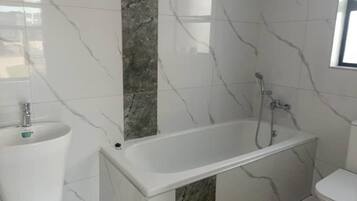 Departamento Confort, patio | Baño