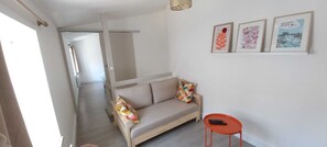 Interior - L'Espoirenthèse - T2 35 m² close to all amenities (Nieuil-l'Espoir)