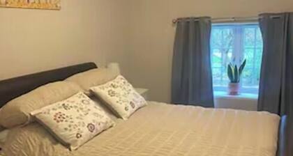 The Snug - Newly Renovated Charming 1769 Cottage Escape in the Countryside.