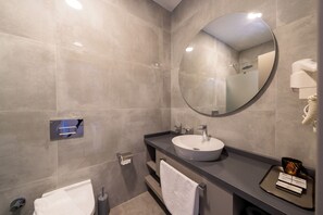 Deluxe Room | Bathroom