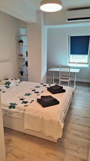 1 bedroom, iron/ironing board, WiFi, bed sheets - Brand new apartment 10 min from Otopeni Airport & Therme SPA. (Otopeni)