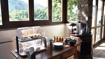 Free daily buffet breakfast