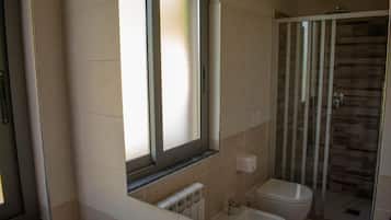 Camera tripla, balcone, vista montagna | Bagno