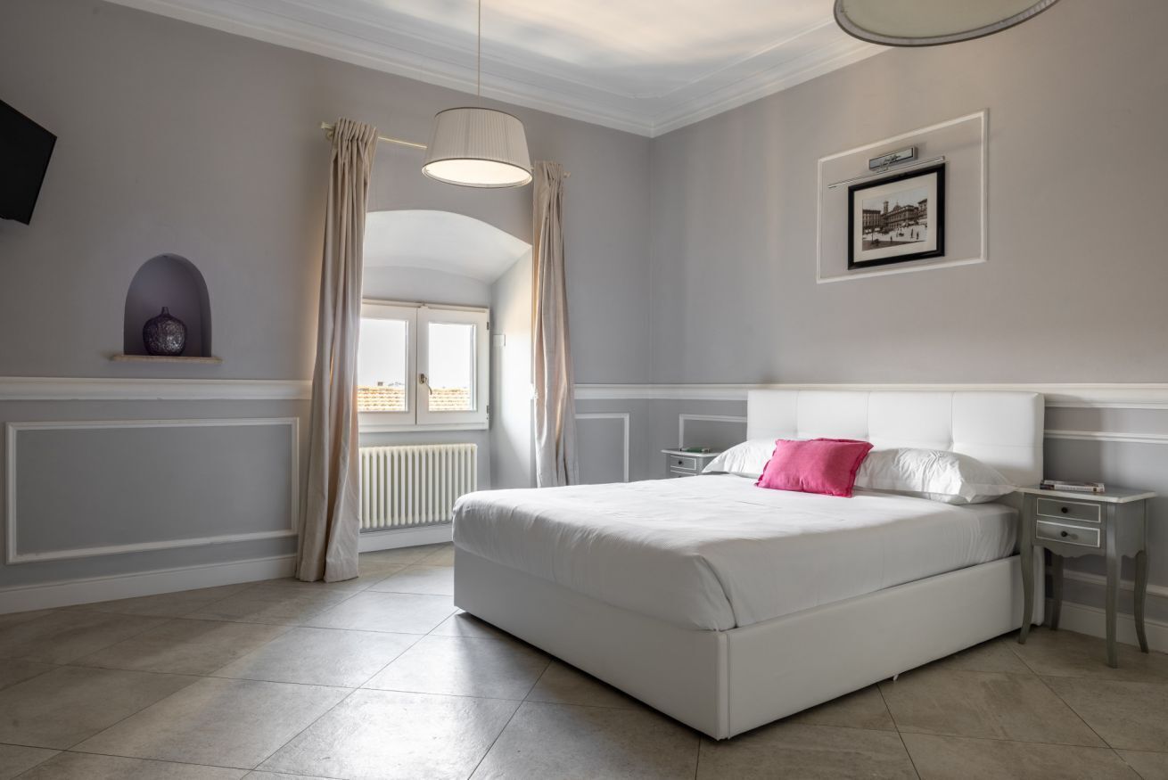 2 chambres, fer et planche à repasser