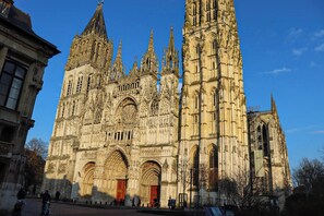 Point of interest - The Rouen Oasis -Studio just a 2minute walk from Rouen train station - High WiFi (Rouen)