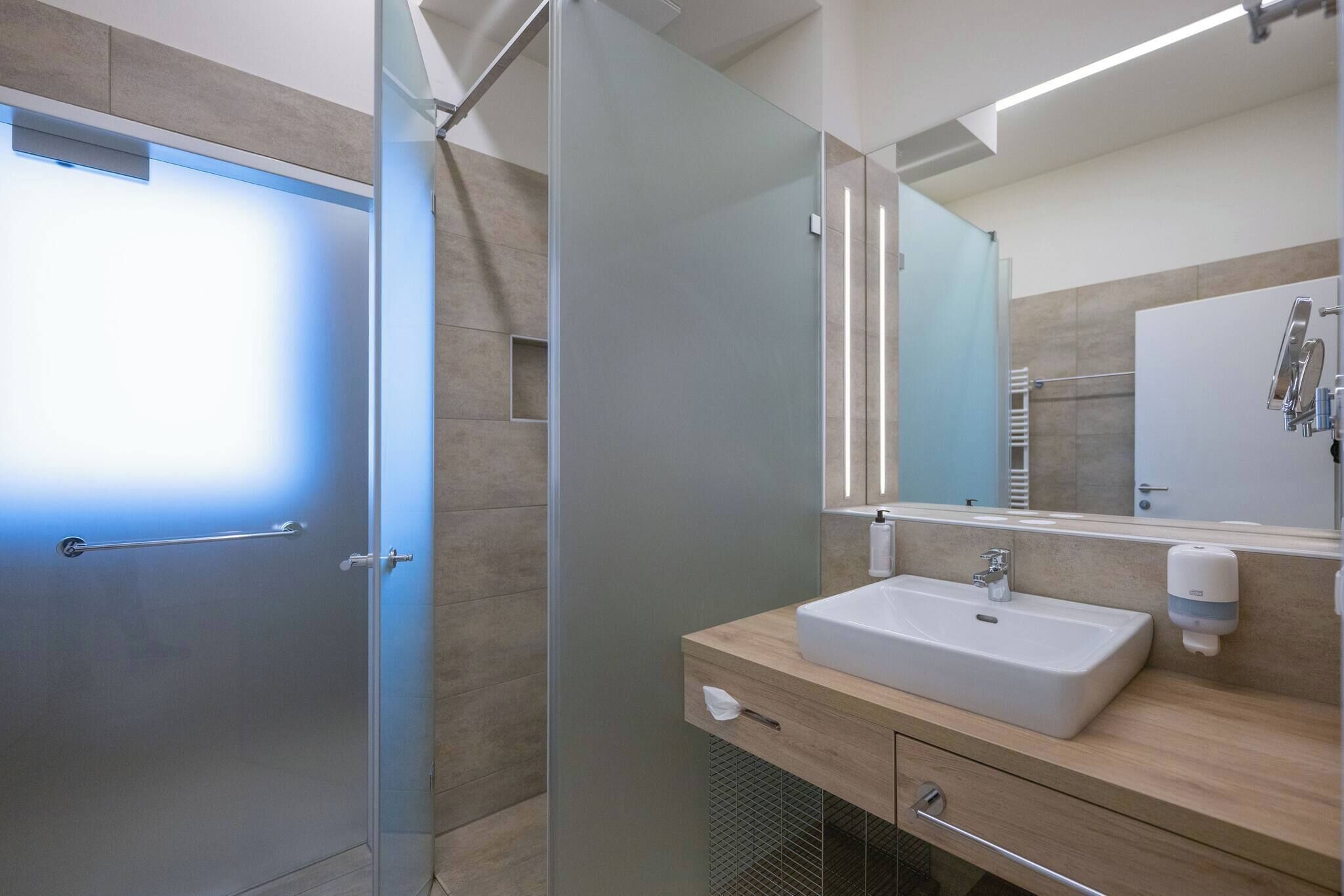 Apartment, 1 Bedroom, Accessible, Smoking | Bathroom