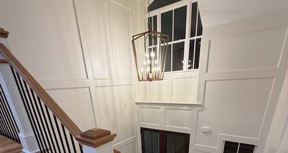 6-bedroom farmhouse in Edgefield with cozy charm minutes from the Masters!