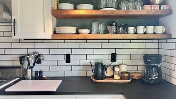 Micro-ondes, four, plaque de cuisson, lave-vaisselle