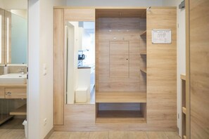 Apartment, 1 Bedroom, Accessible, Smoking | Interior - Suite With Character I Graz-süd for 2 24-7 Check-in (Graz)