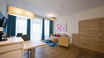 Apartment, 1 Bedroom, Accessible, Smoking | Living room