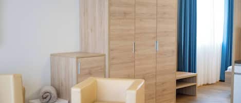 Apartment, 1 Bedroom, Accessible, Smoking | 1 bedroom