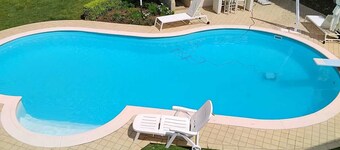 Luxurious apartment in villa with exclusive use of pool and garden