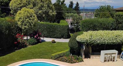 Luxurious apartment in villa with exclusive use of pool and garden