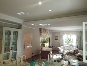 Dining - Luxurious apartment in villa with exclusive use of pool and garden (Toscana)
