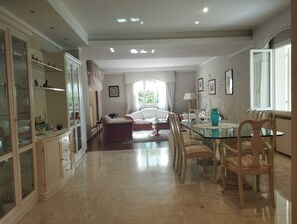 Interior - Luxurious apartment in villa with exclusive use of pool and garden (Toscana)