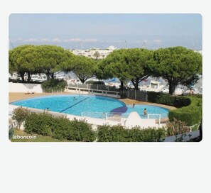 Pool - Vrbo Property (Le Grau-du-Roi)