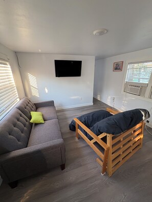 Living area - 15 Mins from Masters at Augusta National, Downtown Augusta & Augusta Mall! (Augusta)