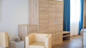 Apartment, 1 Bedroom, Accessible, Smoking | 1 bedroom