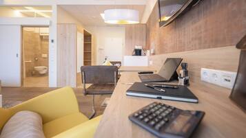 Apartment, 1 Bedroom, Accessible, Smoking | Interior