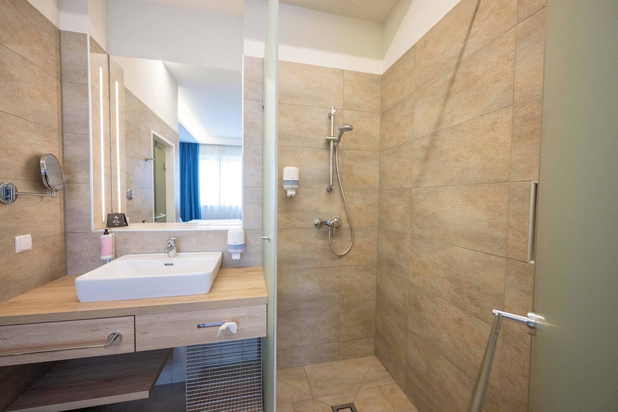 Apartment, 1 Bedroom, Accessible, Smoking | Bathroom