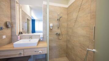 Apartment, 1 Bedroom, Accessible, Smoking | Bathroom