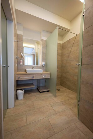 Apartment, 1 Schlafzimmer, barrierefrei, Raucher | Badezimmer