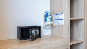 Apartment, 1 Bedroom, Accessible, Smoking | Interior