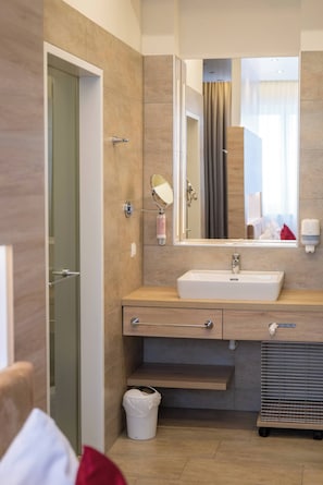 Apartment, 1 Bedroom, Accessible, Smoking | Bathroom - Red Dream Apartment for 2 I Graz-süd I 24-7 Check-in (Graz)