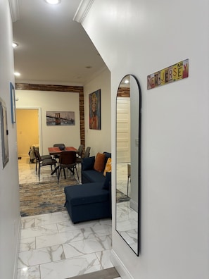 Interior - Fabulous 3-bedroom apartment -Park Ave 1 - NY skylines  (Guttenberg)