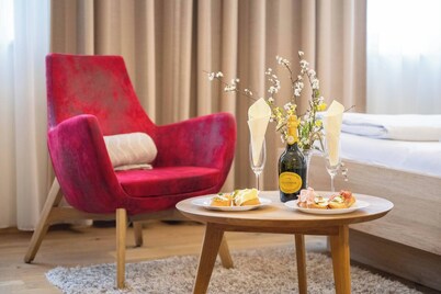 Red Dream Apartment for 2 I Graz-süd I Free Parking 24-7 Check-in