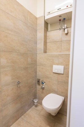 Apartment, 1 Bedroom, Accessible, Smoking | Bathroom - Red Dream Apartment for 2 I Graz-süd I Free Parking 24-7 Check-in (Graz)