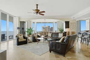 Living area - Mediterranean West 1002 (Pensacola)