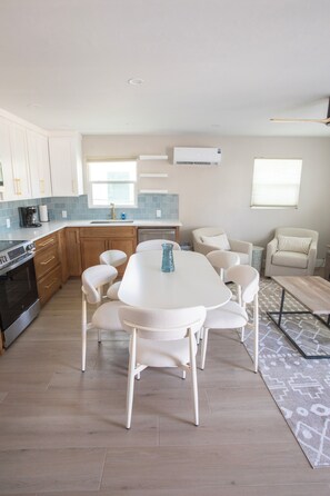 Family Condo, Beach View | Dining - The Wren (Fort Myers Beach)