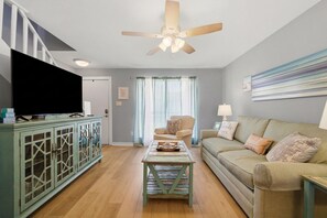 Living area - Sand Dollar 30 (Gulf Shores)