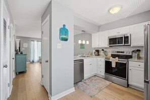 Condo, 1 Queen Bed with Sofa bed (Sand Dollar 30) | Private kitchen - Sand Dollar 30 (Gulf Shores)