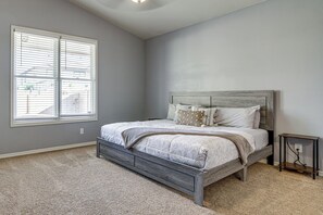 House (5 Bedrooms) | Interior - Poolside Oasis: Group-friendly Getaway in Phoenix! (Phoenix)