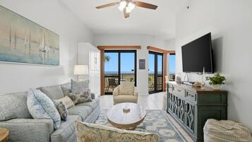 Condo, 1 cama King size y sofá cama (Phoenix 6 102) | Área de sala de estar