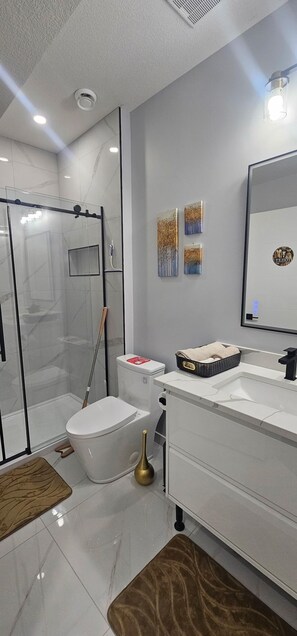 Shower, hair dryer, bidet, towels - Serene Modern Suite | 2BR, Trail & Nearby Lake (Spruce Grove)
