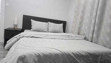 2 Schlafzimmer, Schreibtisch, Bügeleisen/Bügelbrett, kostenloses WLAN