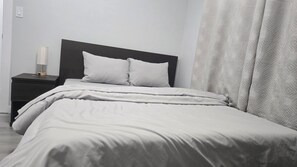 2 bedrooms, desk, iron/ironing board, free WiFi - Serene Modern Suite | 2BR, Trail & Nearby Lake (Spruce Grove)