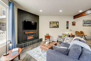 Interior - Quiet Anchorage Home: Near Parks, Hikes & Airport! (Anchorage)