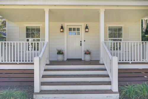 5 Mi to Pier Village: Coastal Jade Cottage