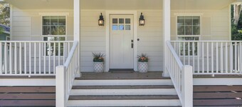 5 Mi to Pier Village: Coastal Jade Cottage