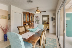 Interior - Steps to Sand! Singer Island Getaway w/ Bikes (Singer Island)