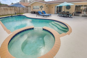 Front of property - Steps to Sand! Singer Island Getaway w/ Bikes (Singer Island)