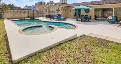 Steps to Sand! Singer Island Getaway w/ Bikes